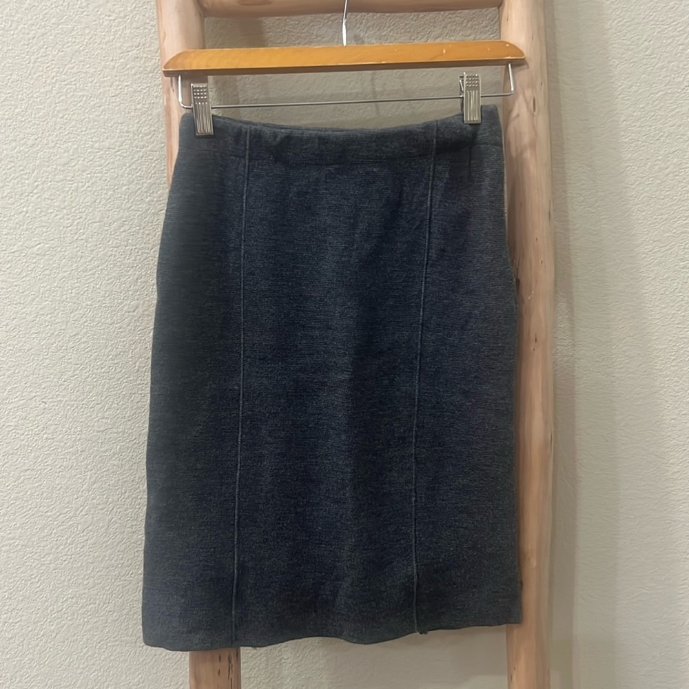 Valentino pencil skirt with two slits in the back